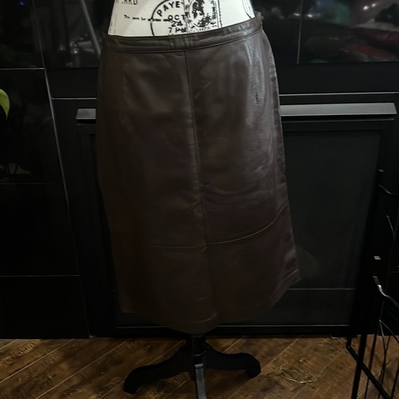 Talbots leather skirt - Picture 2 of 6